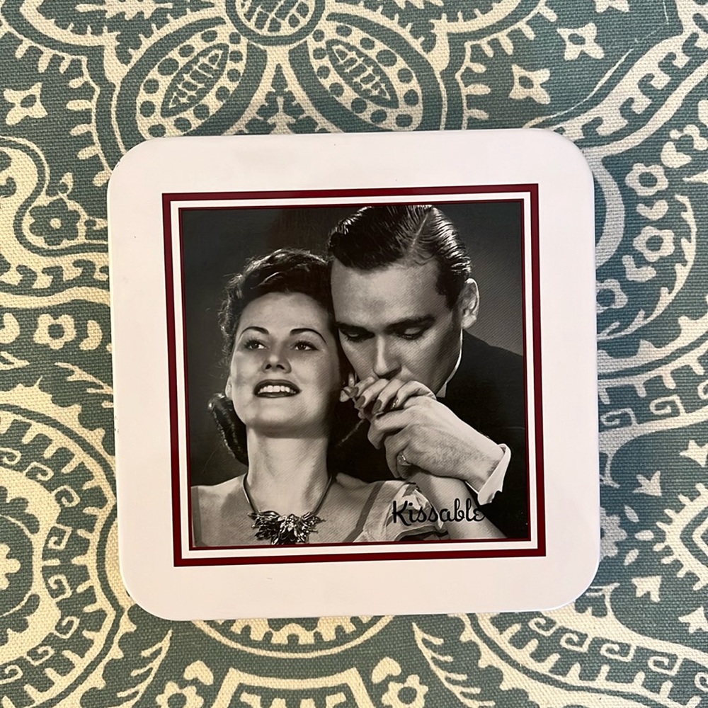 Cute decorative tin !